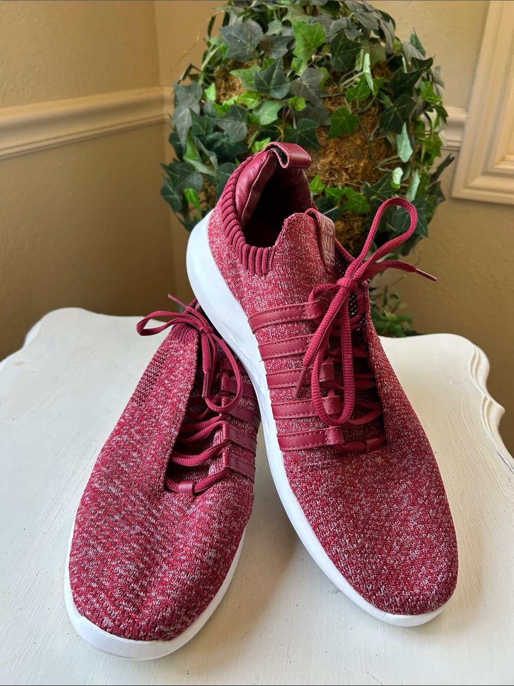 K-Swiss Gen-K Icon Knit Men’s Red Merlot Color with White Soles Sneakers Sz 12